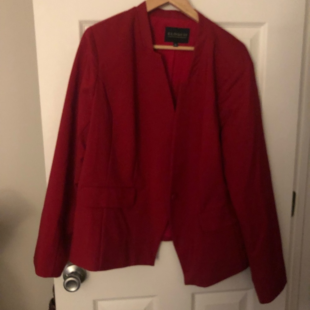 Red, collarless Eloquii blazer